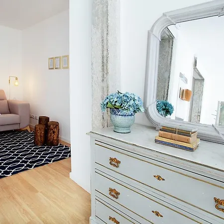 Apartment Sweet - Gloria *